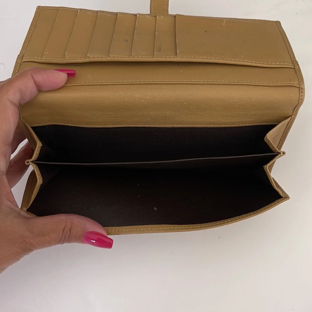 Gucci Authentic Leather Wallet